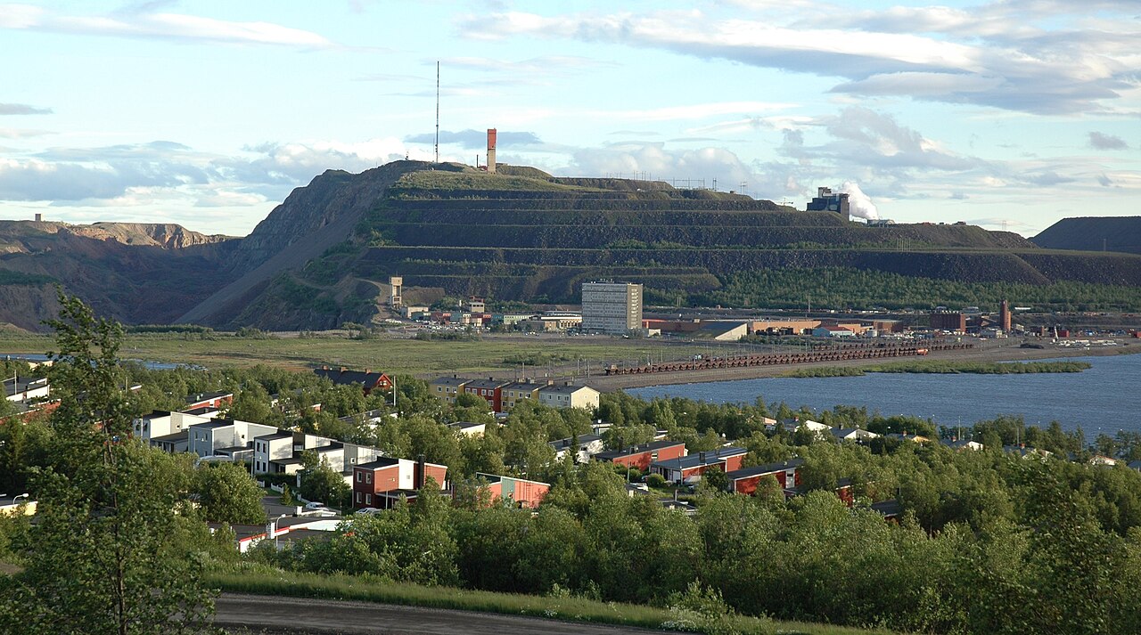 Kiirunavaara mountain and the LKAB iron-ore mine in Kiruna